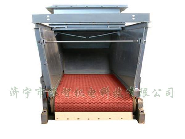 防腐蝕帶式（甲帶）給料機(jī)采用了防打滑膠帶，防止在物料輸送過(guò)程中造成撒料后果